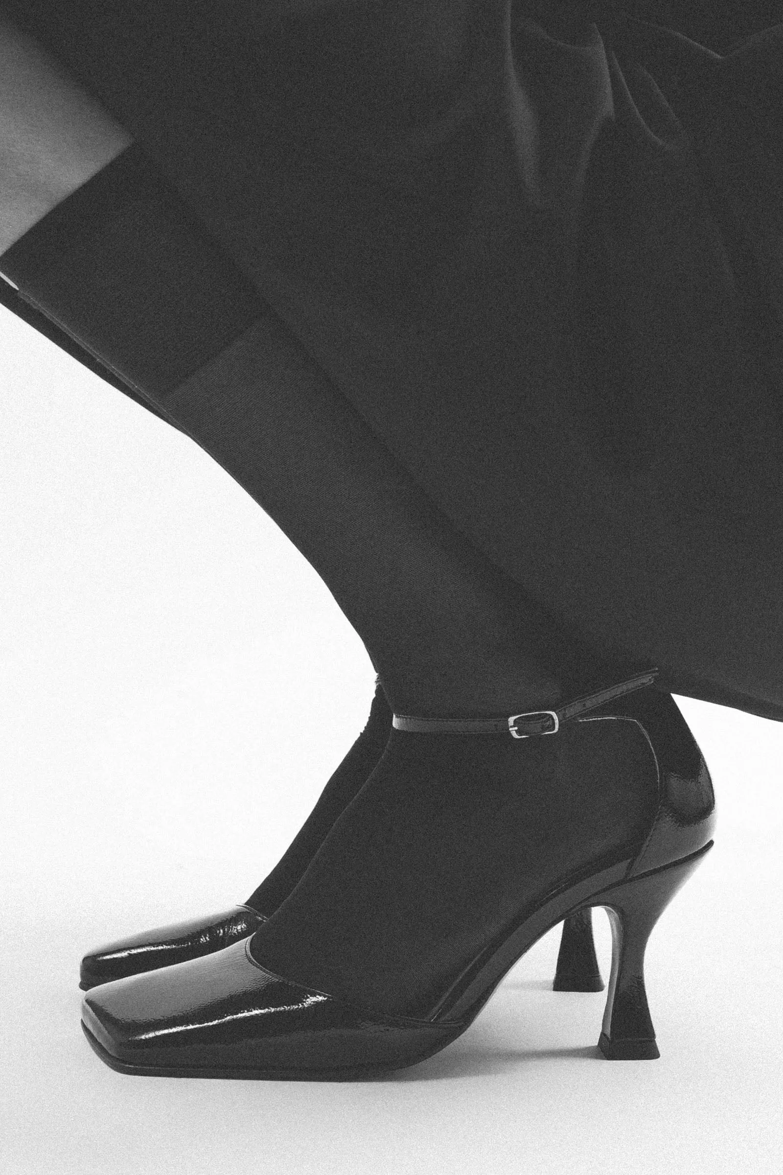 LAURA - Black Patent Leather Pumps